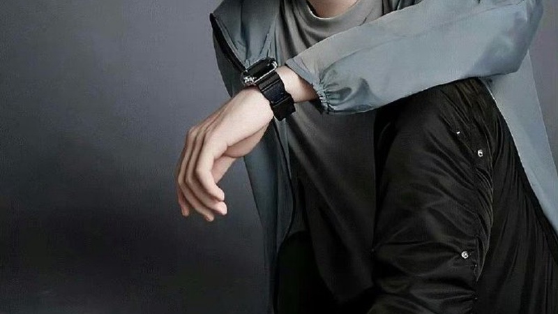 王一博亮相巴黎LOEWE大秀现场摄影师激动喊破音引热议